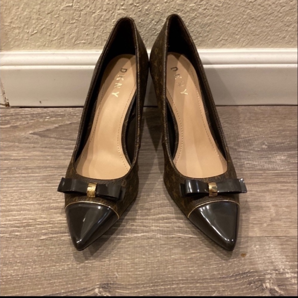EUC DKNY Pointed Toe With Logo Heels, Size 8 / 38.5 Euro Brown with bow - Picture 8 of 14